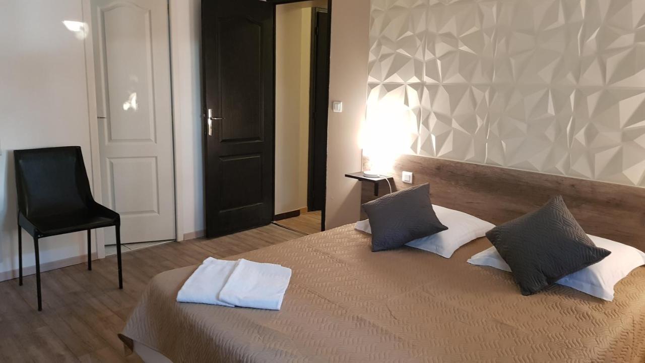 Hotel Les Lodges D'Eauze ภายนอก รูปภาพ